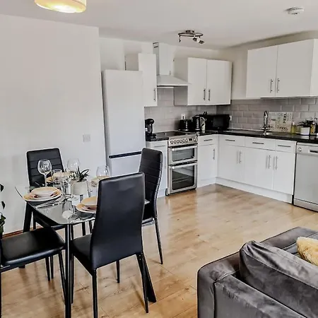 Comfy 2 Bed Flat With Free Parking, Close To Tube Londra Esterno foto