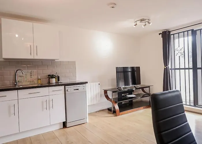 Comfy 2 Bed Flat With Free Parking, Close To Tube