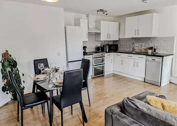 Comfy 2 Bed Flat With Free Parking, Close To Tube