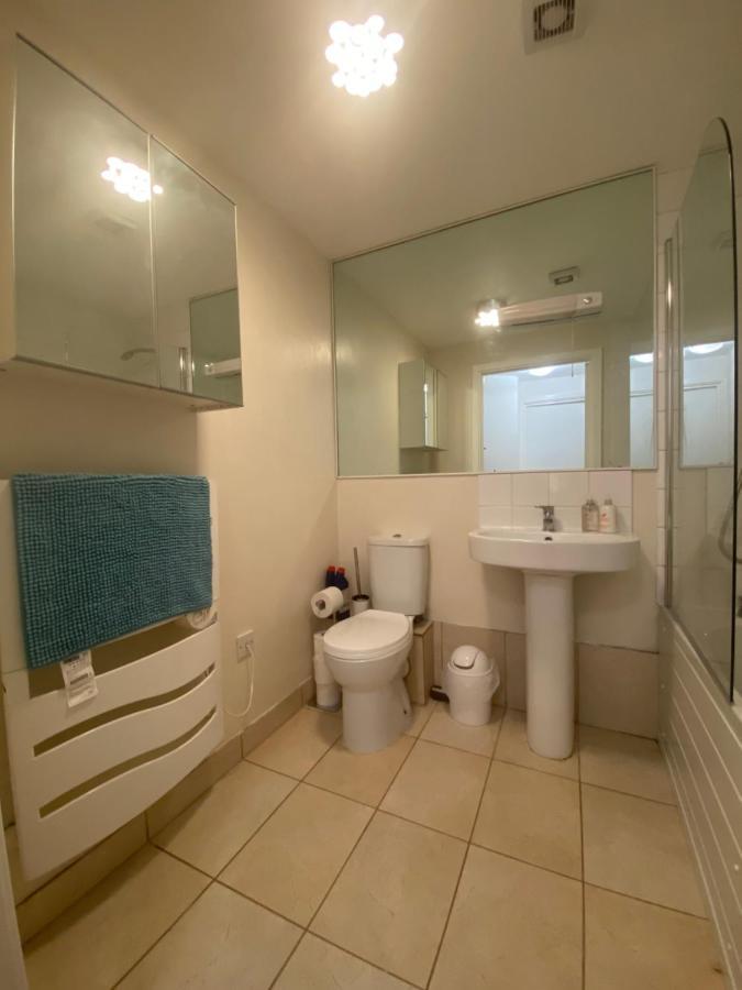 Appartamento Comfy 2 Bed Flat With Free Parking, Close To Tube *