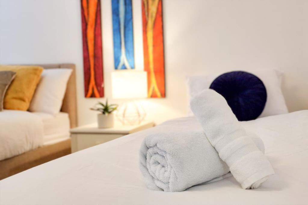 Comfy 2 Bed Flat With Free Parking, Close To Tube Londra