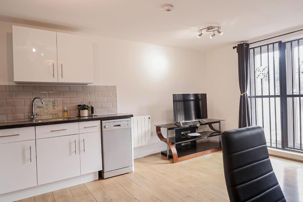 Comfy 2 Bed Flat With Free Parking, Close To Tube Appartamento